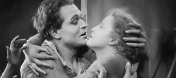 Una scena di "Metropolis" di Fritz Lang Una scena di "Metropolis" di Fritz Lang