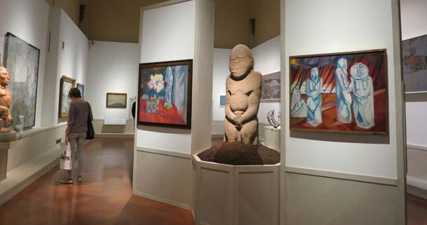 Una sala della mostra "L’Avanguardia russa, la Siberia e l’Oriente" Una sala della mostra "L’Avanguardia russa, la Siberia e l’Oriente"