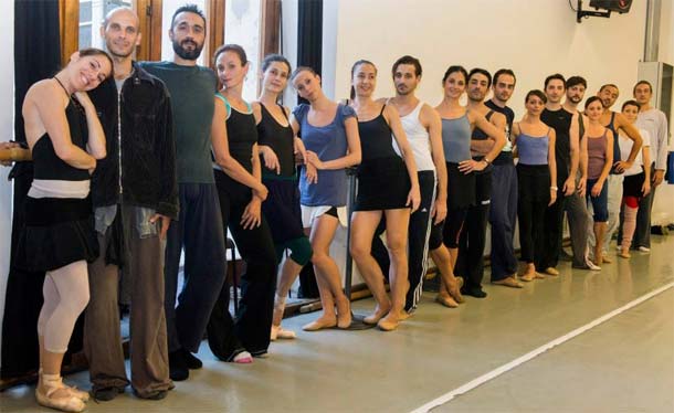 Il corpo di ballo di MaggioDanza durante le prove di Giselle - foto Maggio Musicale Fiorentino