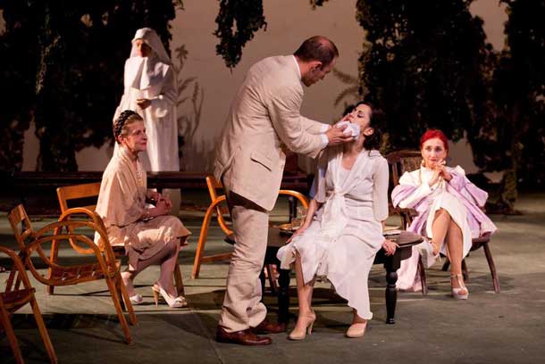 Improvvisamente l’estate scorsa - regia Elio De Capitani