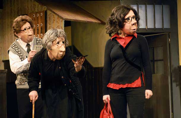 Familie Flöz in Hotel Paradiso Familie Flöz in Hotel Paradiso