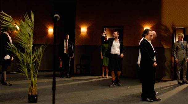 "Il servitore di due padroni" per la regia di Antonio Latella "Il servitore di due padroni" per la regia di Antonio Latella