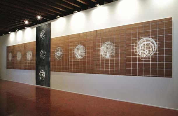 Domenico Bianchi  Castello Svevo, 2004, Bari. foto: Beppe Germone, Bari. Domenico Bianchi  Castello Svevo, 2004, Bari. foto: Beppe Germone, Bari.