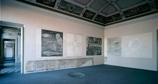 Domenico Bianchi - Castello di Rivoli, Rivoli, 1989. Foto di Paolo Pellion di Persano, Torino. Domenico Bianchi 09 08 Castello di Rivoli, Rivoli, 1989. Foto di Paolo Pellion di Persano, Torino.