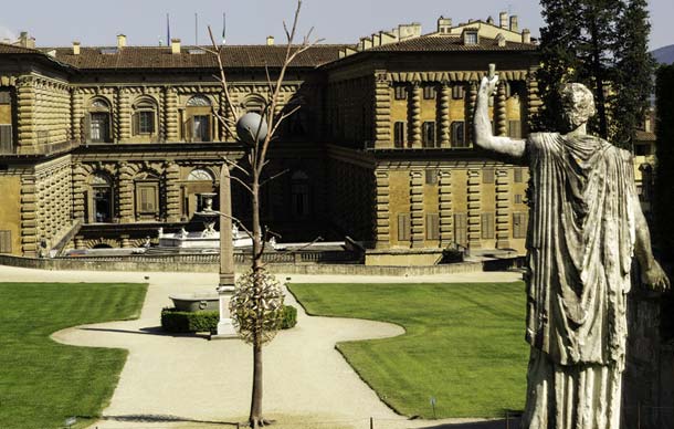 Luce e Ombra con statua di Minerva - ©Paolo Frullini