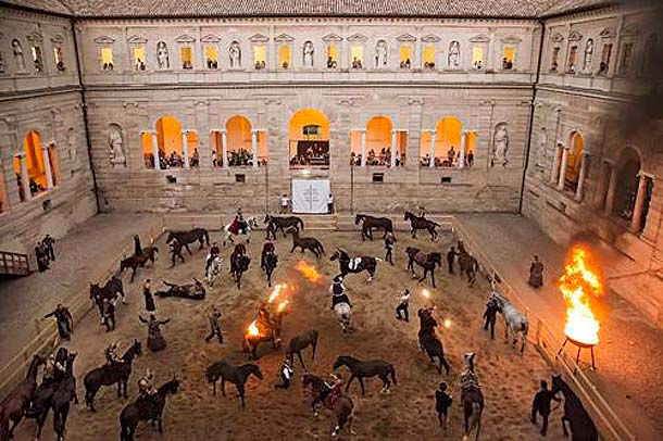 Saga - Il chiostro di San Pietro Saga - Il chiostro di San Pietro