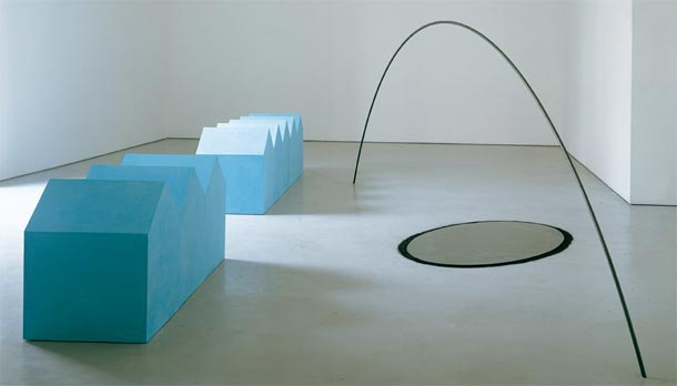Ettore Spalletti, Gruppo della fonte 1988, La Criée, Rennes, 1988. Collezione: Musée d’Art Modern e Contamporaine Centre Pompidou, Parigi. Foto © Attilio Maranzano  Ettore Spalletti, Gruppo della fonte 1988, La Criée, Rennes, 1988. Collezione: Musée d’Art Modern e Contamporaine Centre Pompidou, Parigi. Foto © Attilio Maranzano