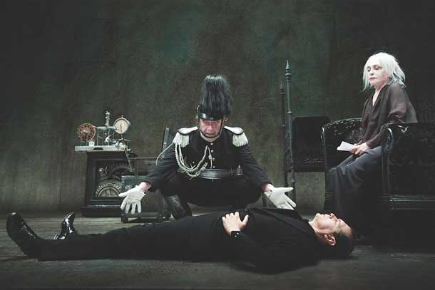 Danza macabra - Regia di Luca Ronconi con Adriana Asti, Giorgio Ferrara e Giovanni Crippa Danza macabra