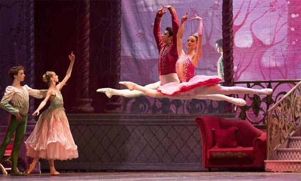 VARIATIONS SUR PAS DE DEUX