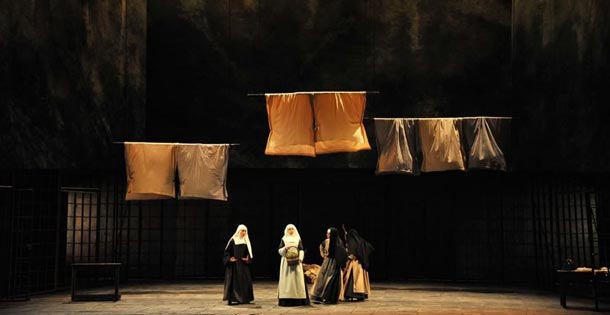 Les Dialogues des Carmèlites di Francis Poulenc, Teatro Petruzzelli, Bari – Ph. Carlo Cofano Les Dialogues des Carmèlites di Francis Poulenc, Teatro Petruzzelli, Bari – Ph. Carlo Cofano