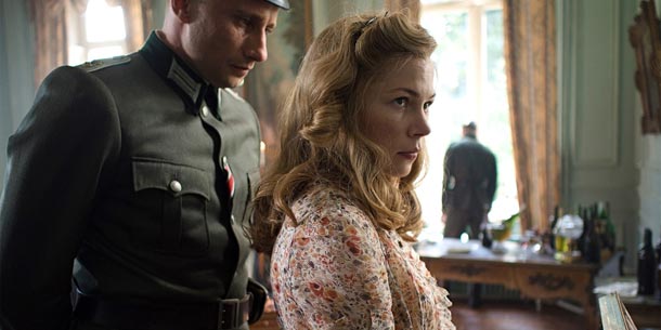 Una scena del film Suite francese Una scena del film Suite francese