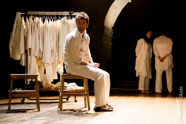 Di a da in con su per tra fra Shakespeare Ph. Manuela Giusto Di a da in con su per tra fra Shakespeare Ph. Manuela Giusto