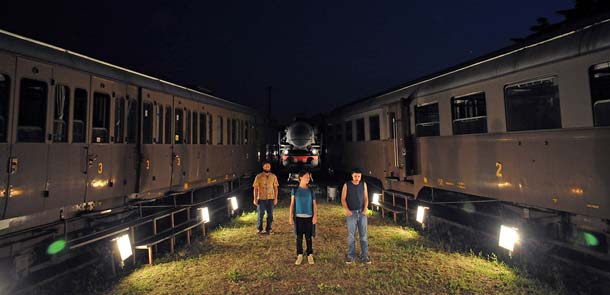 Ci scusiamo per il disagio Gli Omini Associazione Teatrale Pistoiese (foto Gabriele Acerboni) Ci scusiamo per il disagio Gli Omini Associazione Teatrale Pistoiese (foto Gabriele Acerboni)