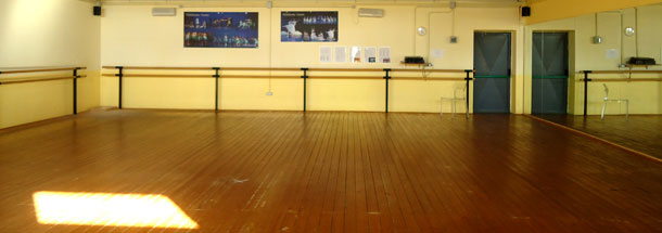 Una sala della scuola di danza Pomigliano Danza Una sala della scuola di danza Pomigliano Danza