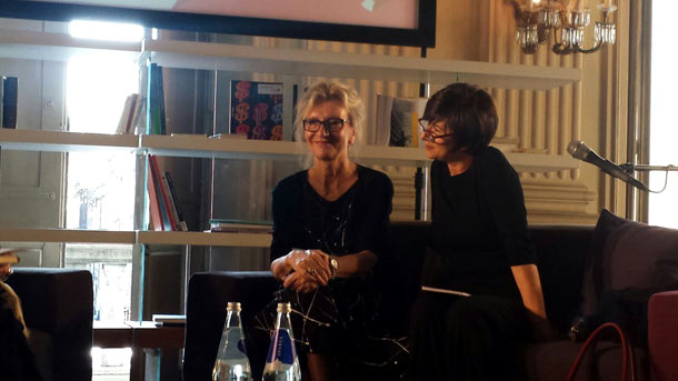 Elizabeth Strout con Susanna Basso traduttrice del libro in italiano e sua interprete Elizabeth Strout con Susanna Basso traduttrice del libro in italiano e sua interprete