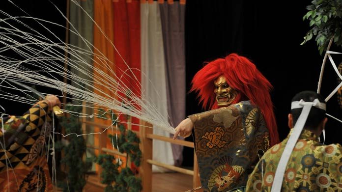 Uno spettacolo di Teatro Nō