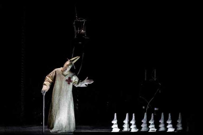 Il coniglio-corifeo de l'Orestea di Romeo Castellucci