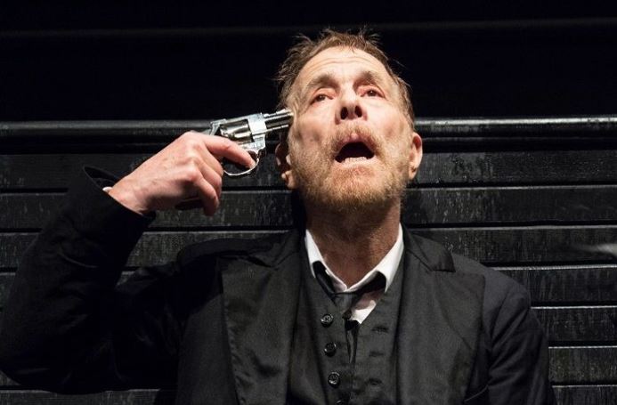 Gabriele Lavia è L'uomo dal fiore in bocca