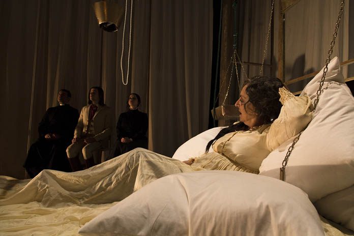 Una scena di Ferdinando con Gea Martire in primo piano