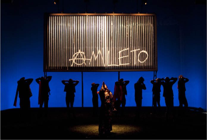 Una scena di "Mal'essere" di Davide Iodice trattodall' "Amleto"