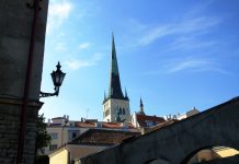 Scalata vorticosa alla torre della Chiesa di Sant’Olav a Tallinn