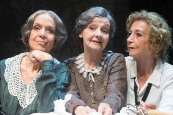 Lucia Poli, Milena Vukotic e Marilù prati ne Le sorelle Materassi