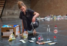 Sarah Vanhee raccoglie la tradizione della miglior Marina Abramović