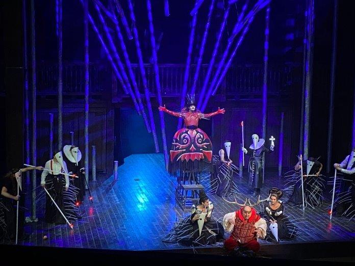 Falstaff_Globe_corale fine