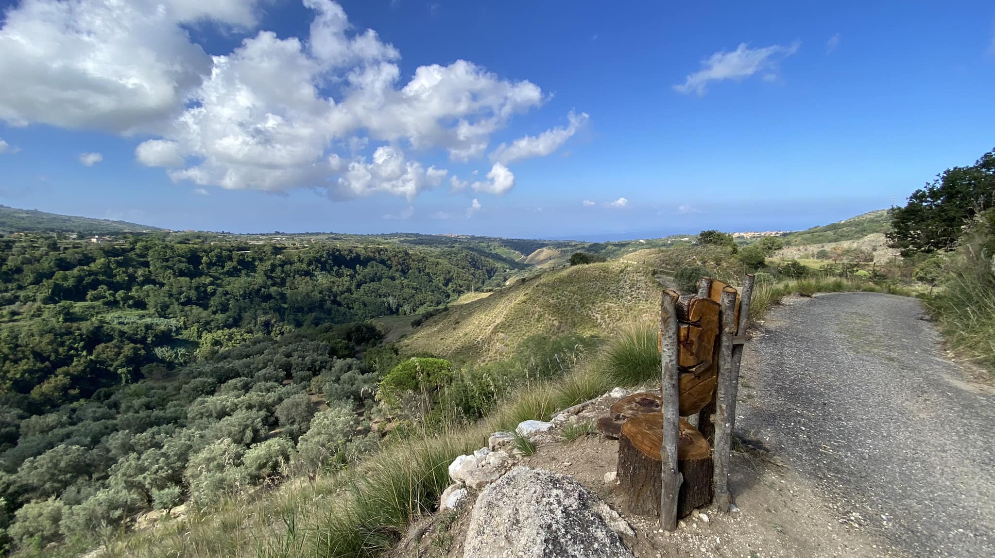 il "Trono di Alcinoo" realizzato da Carmelo Staropoli a Caria