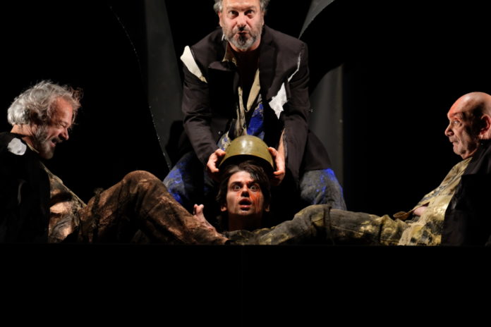 DUE-Aspettando-Godot-_Terzopoulos_ERT_Ph.-Johanna-Weber37-1